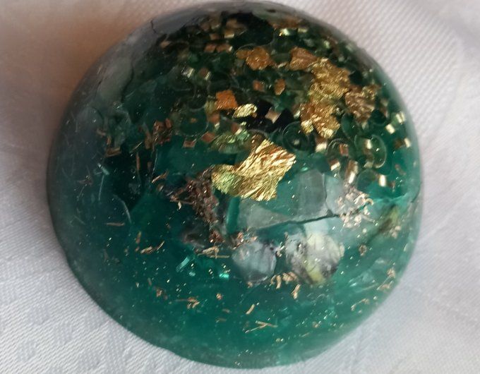 Dôme Orgonite Vert avec des Feuilles d'Or 