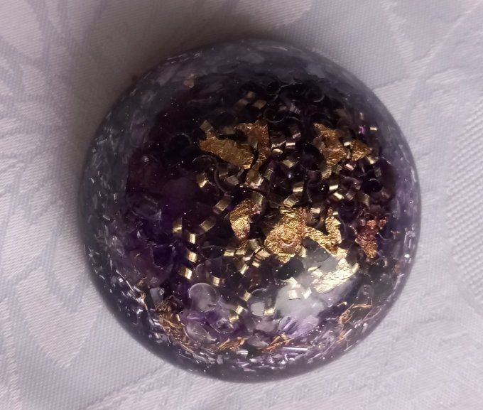 Dôme Orgonite Violet Foncé avec des Feuilles d'Or 