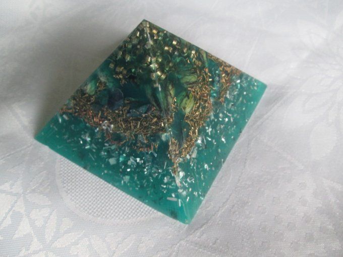 Orgonite Pyramide  Verte