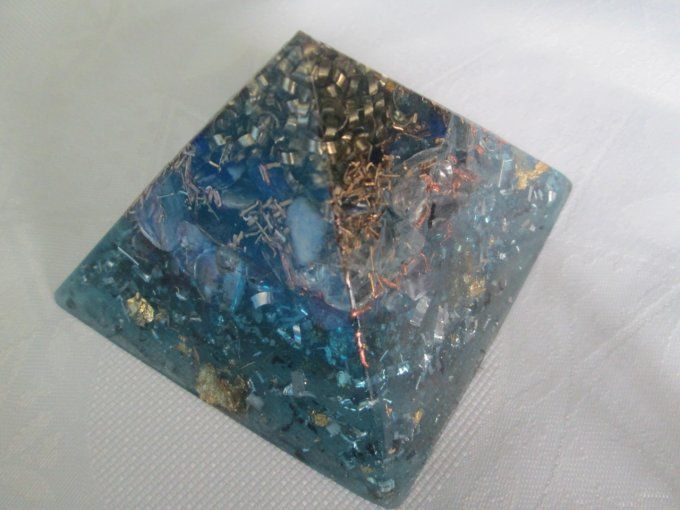 Orgonite Pyramide  Bleue